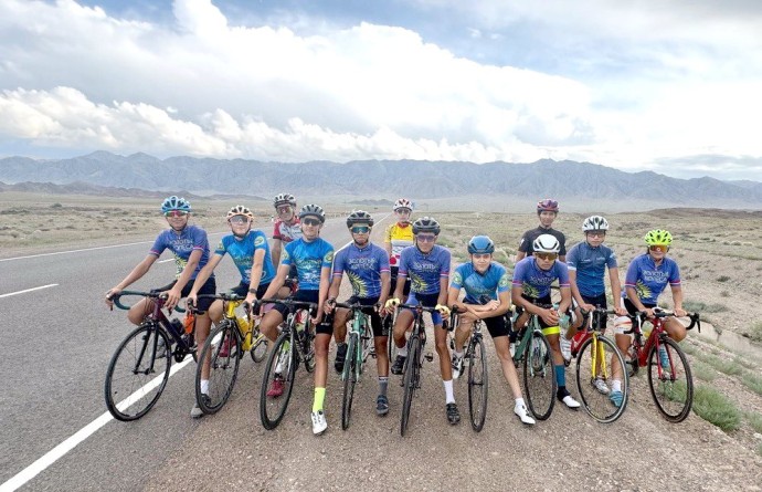 Велокоманда &laquo;Золотые колеса&raquo; отправилась на сборы