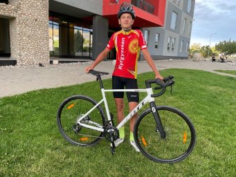 UCI подарил 6 велосипедов Кыргызстану